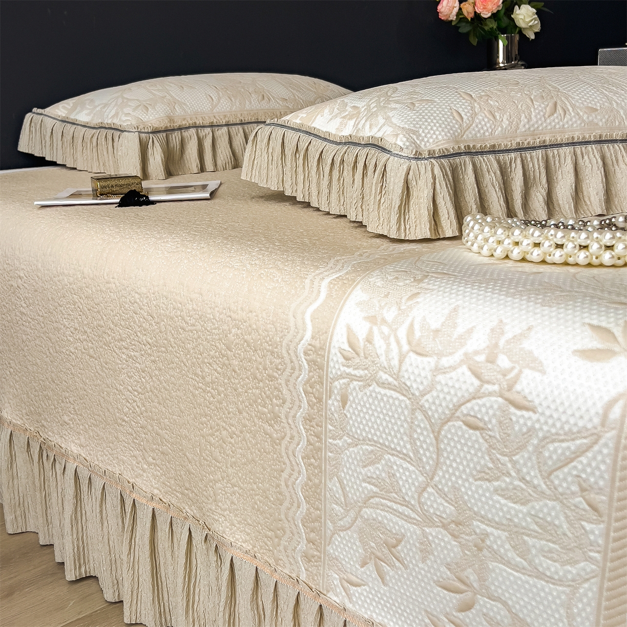 91家纺网 家纺一手货源 找家纺 慕木家纺 2026新款A类三明治复合乙纶提花冰豆豆花边床盖款床裙欧洛菲系列（提供买家秀） 欧洛菲-卡其