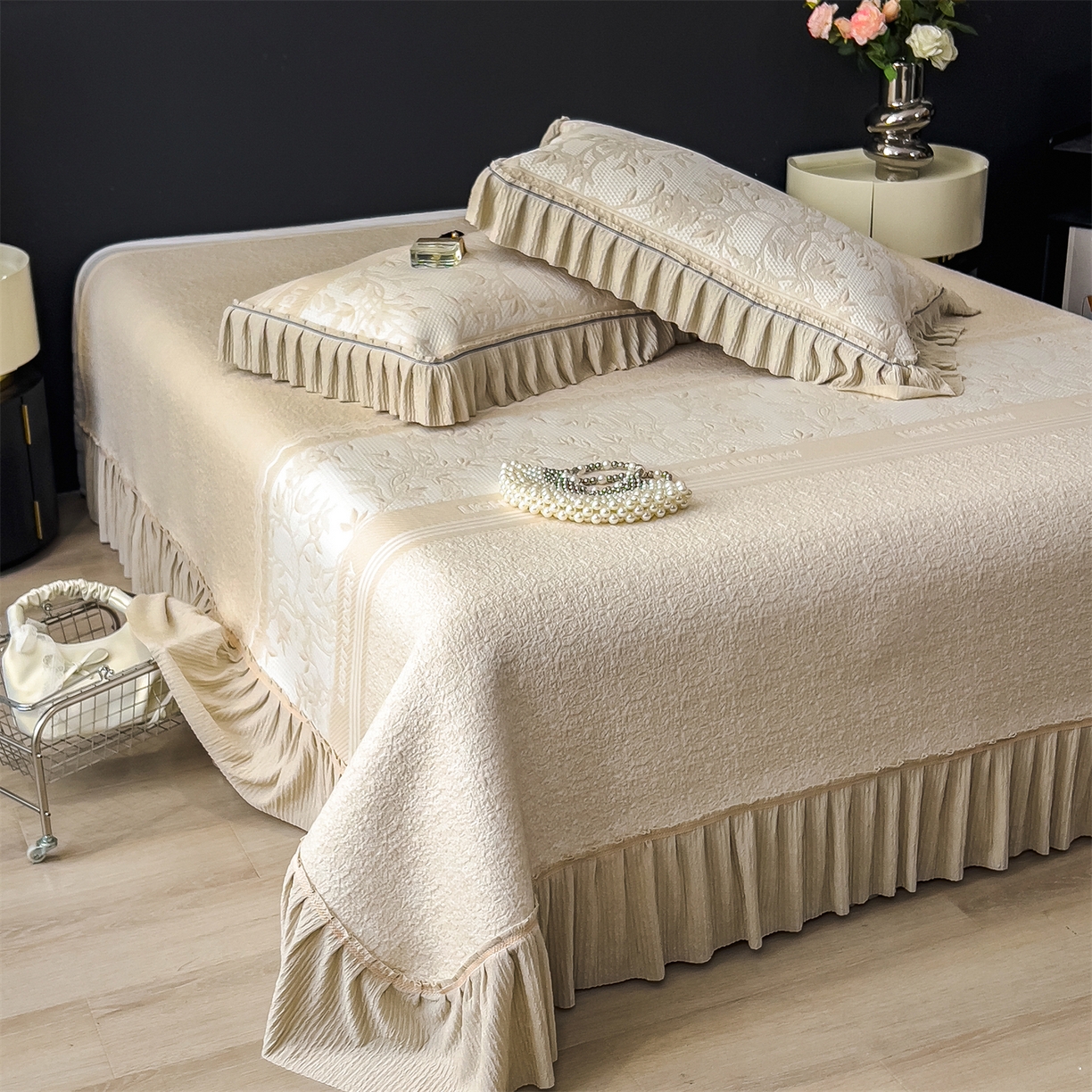 91家纺网 家纺一手货源 找家纺 慕木家纺 2026新款A类三明治复合乙纶提花冰豆豆花边床盖款床裙欧洛菲系列（提供买家秀） 欧洛菲-卡其