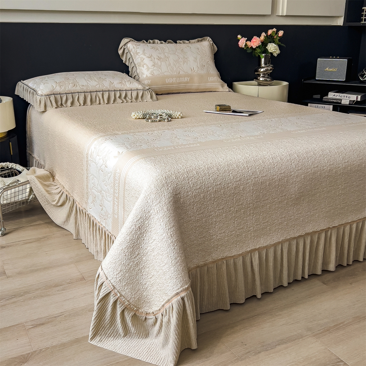 91家纺网 家纺一手货源 找家纺 慕木家纺 2026新款A类三明治复合乙纶提花冰豆豆花边床盖款床裙欧洛菲系列（提供买家秀） 欧洛菲-卡其