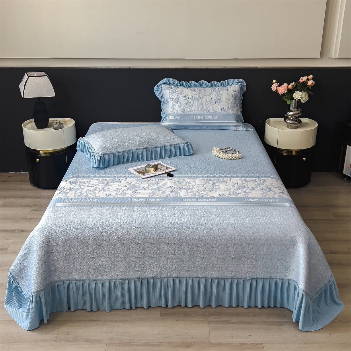 91家纺网 家纺一手货源 找家纺 慕木家纺 2026新款A类三明治复合乙纶提花冰豆豆花边床盖款床裙欧洛菲系列（提供买家秀） 欧洛菲-蓝