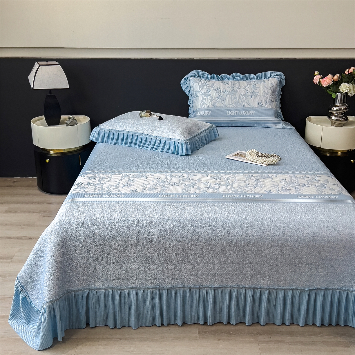 91家纺网 家纺一手货源 找家纺 （总）慕木家纺 2026新款A类三明治复合乙纶提花冰豆豆花边床盖款床裙欧洛菲系列（提供买家秀）