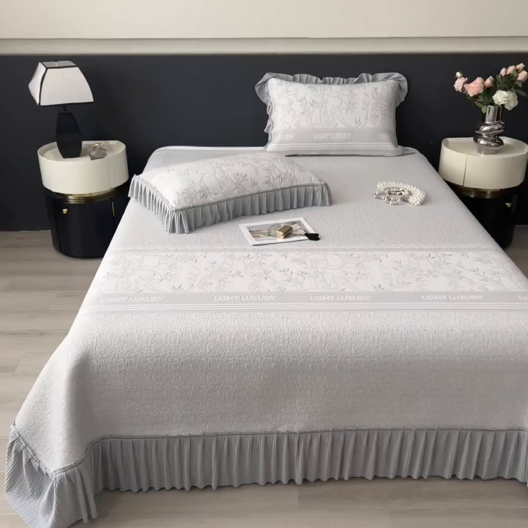 91家纺网 家纺一手货源 找家纺 慕木家纺 2026新款A类三明治复合乙纶提花冰豆豆花边床盖款床裙欧洛菲系列（提供买家秀） 欧洛菲-灰