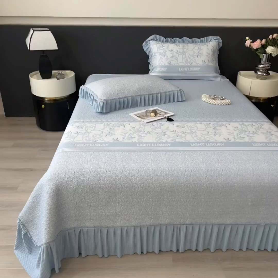 91家纺网 家纺一手货源 找家纺 （总）慕木家纺 2026新款A类三明治复合乙纶提花冰豆豆花边床盖款床裙欧洛菲系列（提供买家秀）