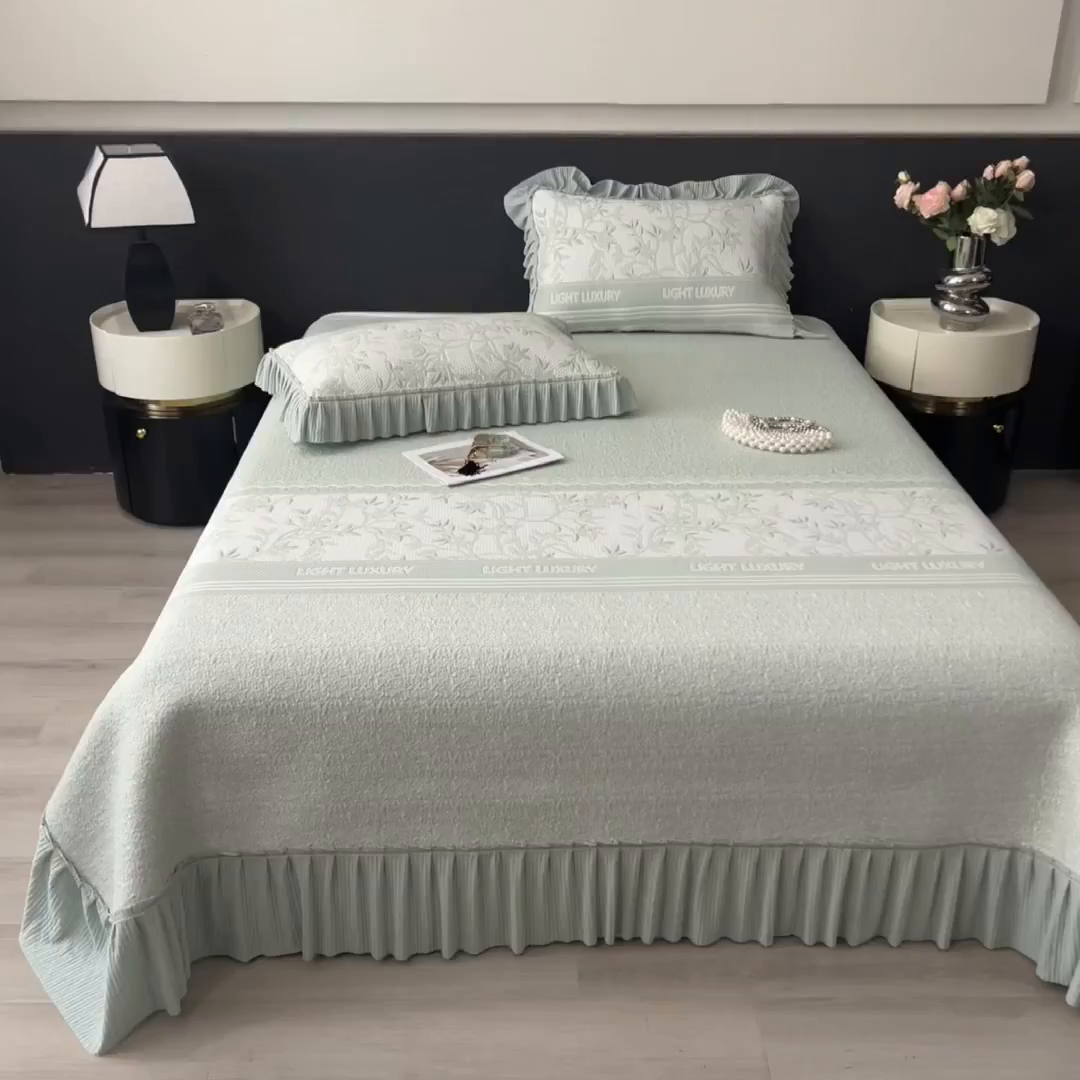 91家纺网 家纺一手货源 找家纺 慕木家纺 2026新款A类三明治复合乙纶提花冰豆豆花边床盖款床裙欧洛菲系列（提供买家秀） 欧洛菲-绿