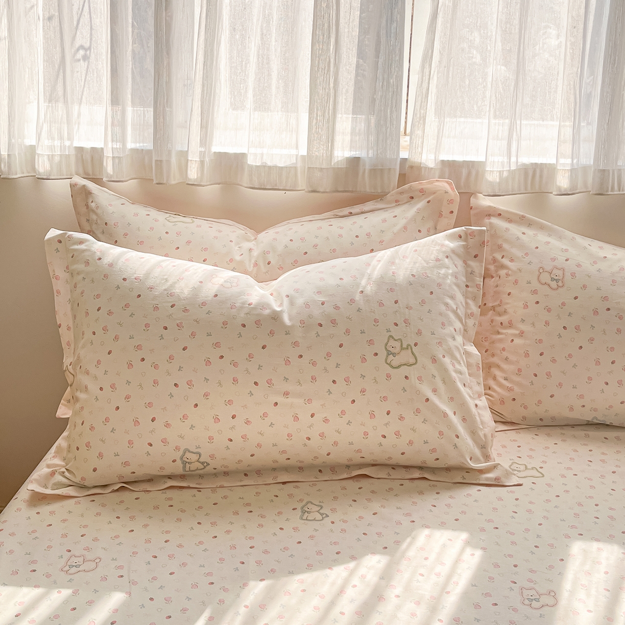 91家纺网 家纺一手货源 找家纺 女子家纺 2026新款全棉纯棉印花单品系列花卉款四件套 玫瑰小狗