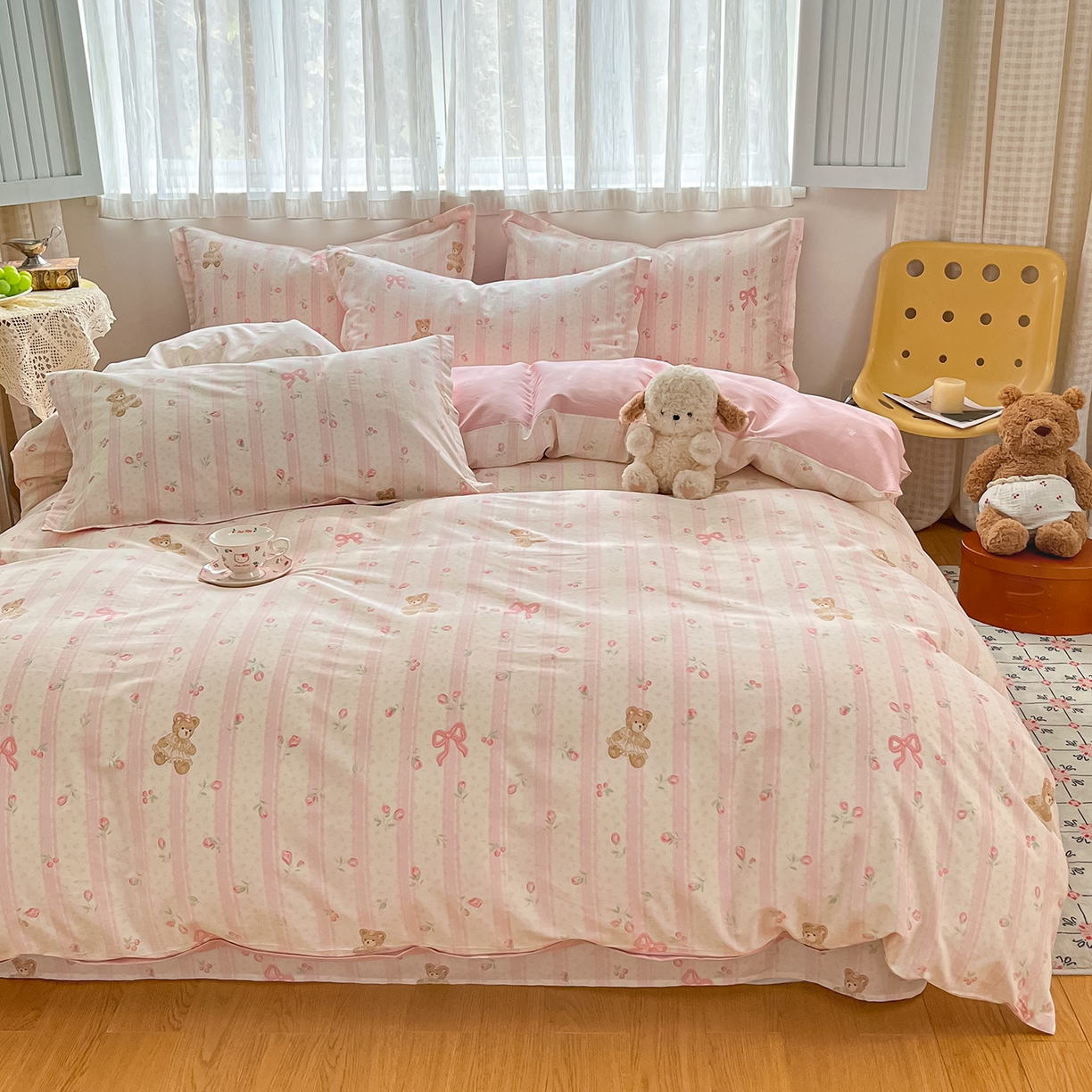 91家纺网 家纺一手货源 找家纺 女子家纺 2026新款全棉纯棉印花单品系列花卉款四件套 温柔花朵熊