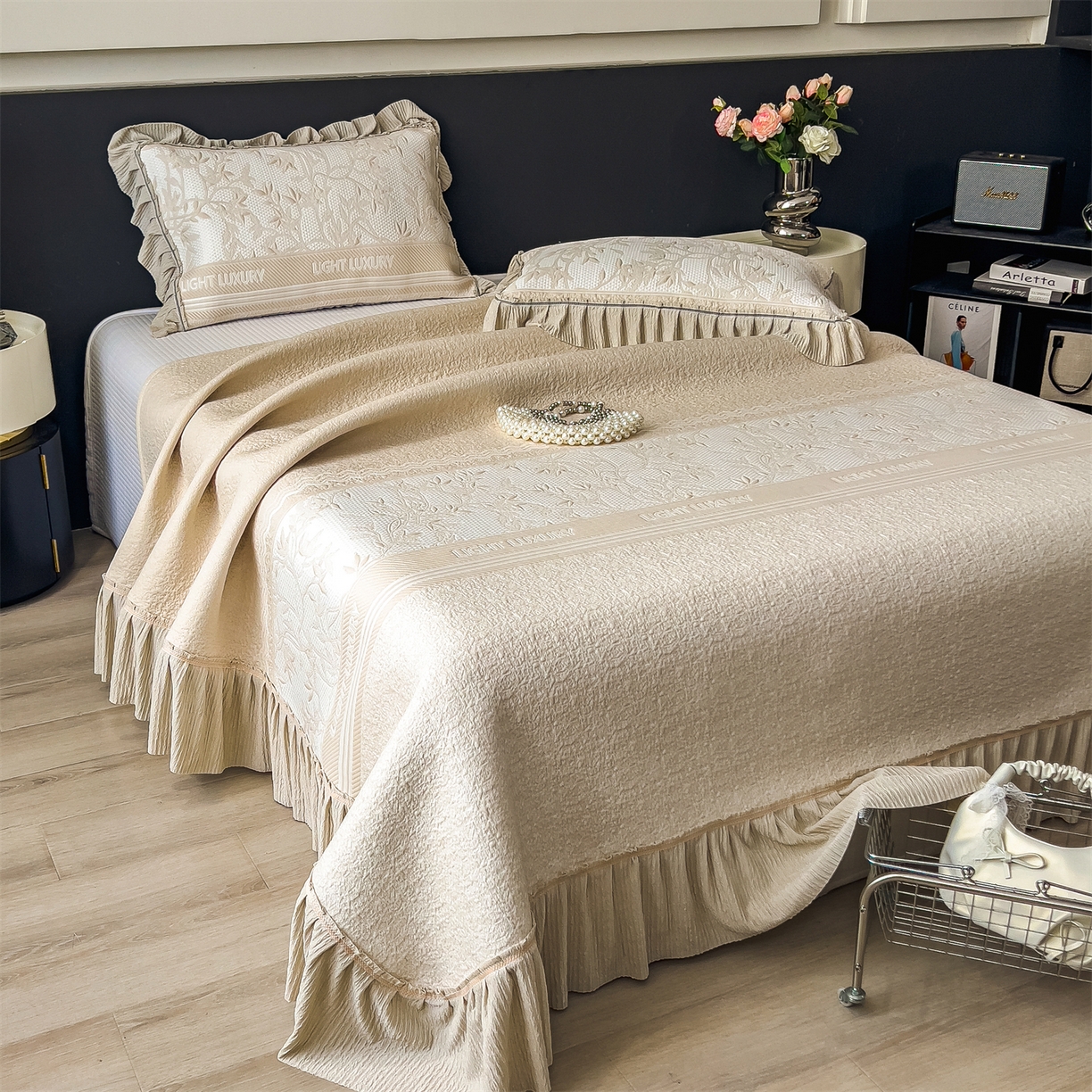 慕木家纺 2026新款A类三明治复合乙纶提花冰豆豆花边床盖款床裙欧洛菲系列（提供买家秀） 欧洛菲-卡其