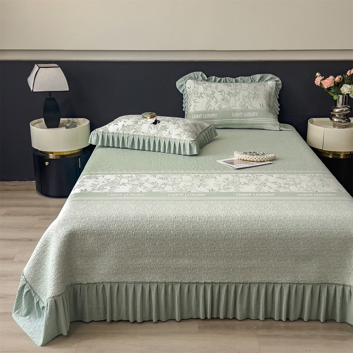 91家纺网 家纺一手货源 找家纺 慕木家纺 2026新款A类三明治复合乙纶提花冰豆豆花边床盖款床裙欧洛菲系列（提供买家秀） 欧洛菲-绿