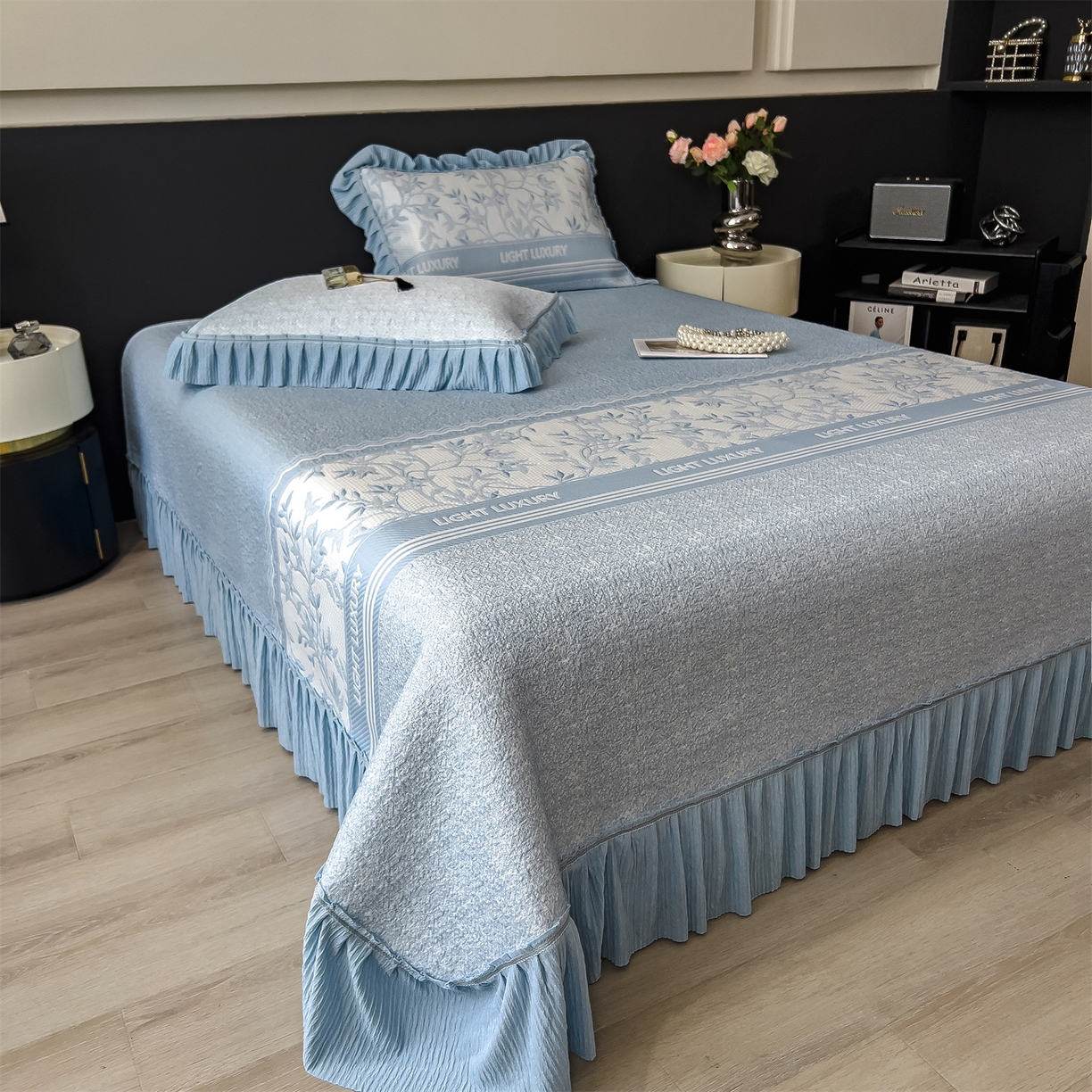 91家纺网 家纺一手货源 找家纺 慕木家纺 2026新款A类三明治复合乙纶提花冰豆豆花边床盖款床裙欧洛菲系列（提供买家秀） 欧洛菲-蓝