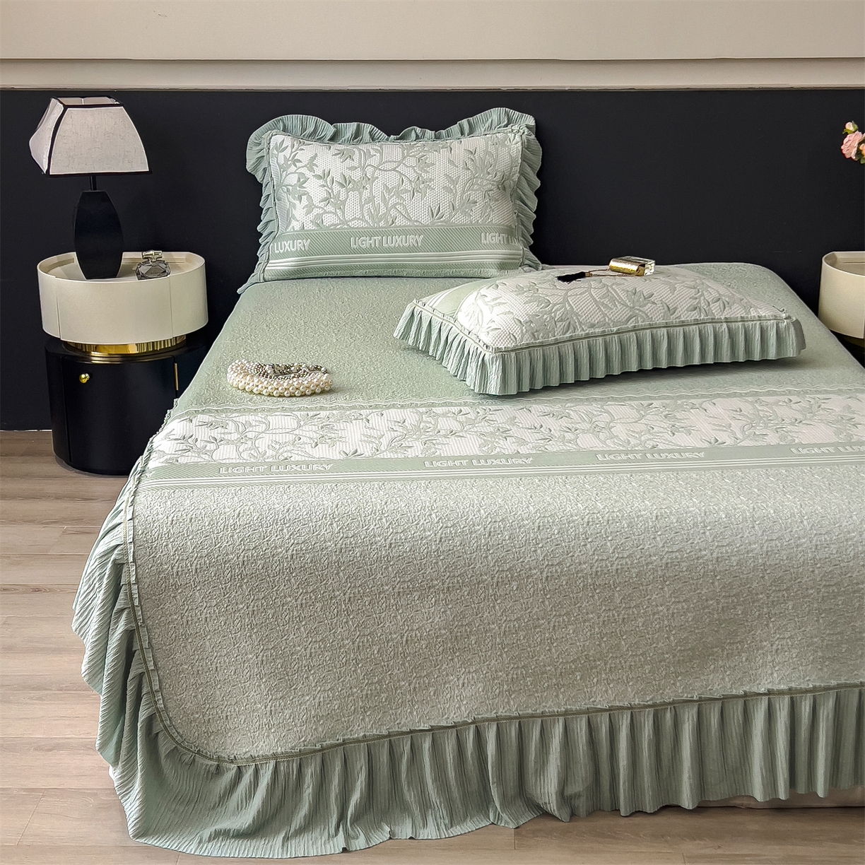 91家纺网 家纺一手货源 找家纺 慕木家纺 2026新款A类三明治复合乙纶提花冰豆豆花边床盖款床裙欧洛菲系列（提供买家秀） 欧洛菲-绿