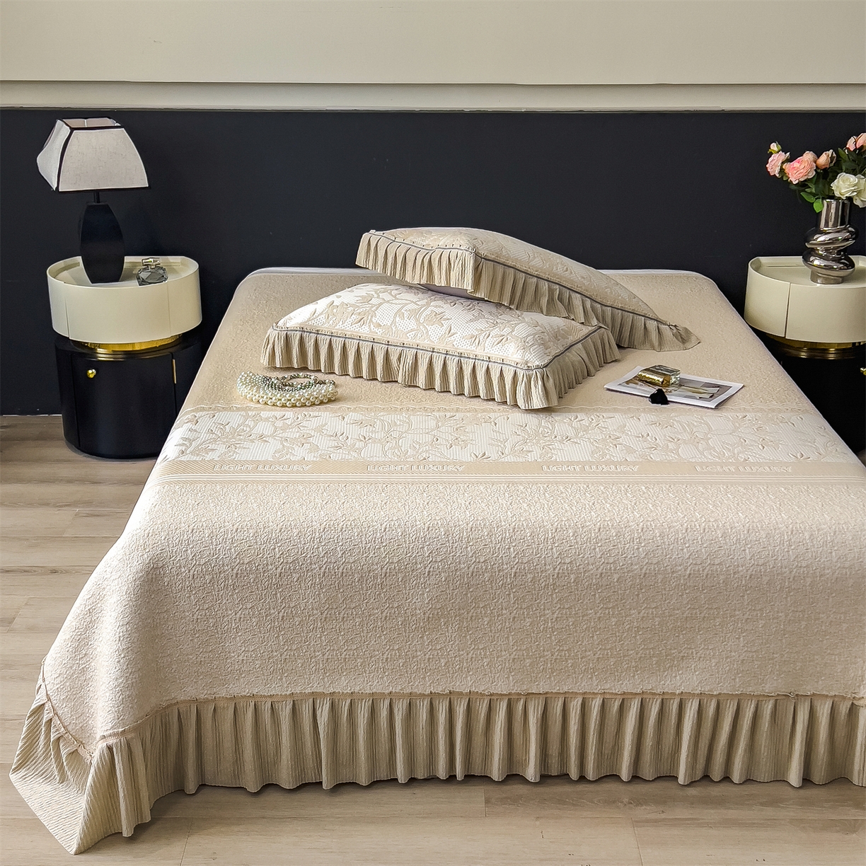 91家纺网 家纺一手货源 找家纺 慕木家纺 2026新款A类三明治复合乙纶提花冰豆豆花边床盖款床裙欧洛菲系列（提供买家秀） 欧洛菲-卡其