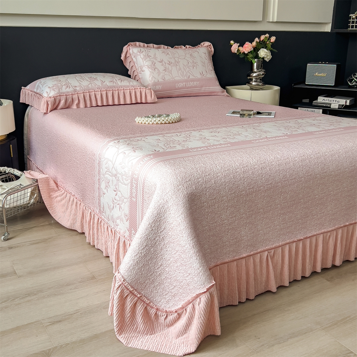 91家纺网 家纺一手货源 找家纺 慕木家纺 2026新款A类三明治复合乙纶提花冰豆豆花边床盖款床裙欧洛菲系列（提供买家秀） 欧洛菲-粉