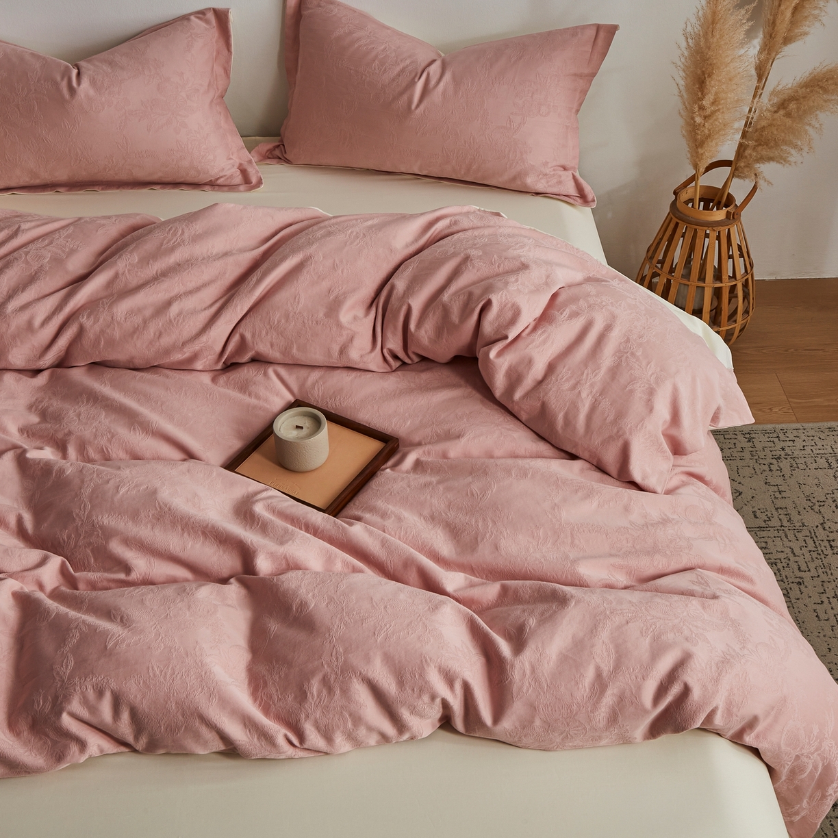 91家纺网 家纺一手货源 找家纺 顾家家居 2026新款AB面全棉厚织提花四件套 安岚-桃夭