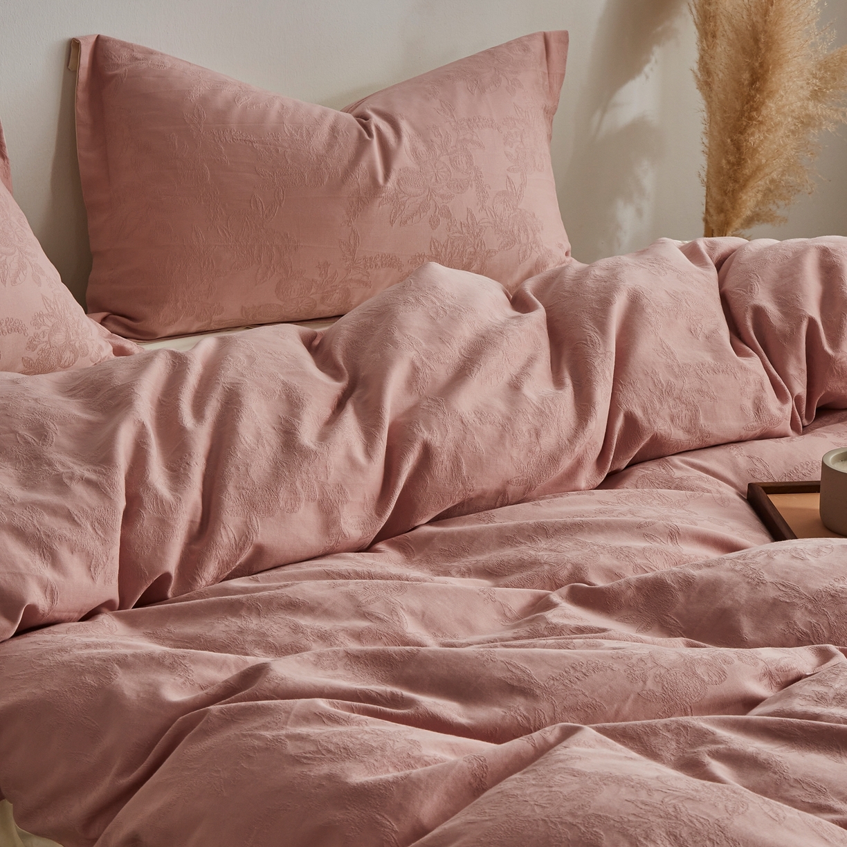 91家纺网 家纺一手货源 找家纺 顾家家居 2026新款AB面全棉厚织提花四件套 安岚-桃夭