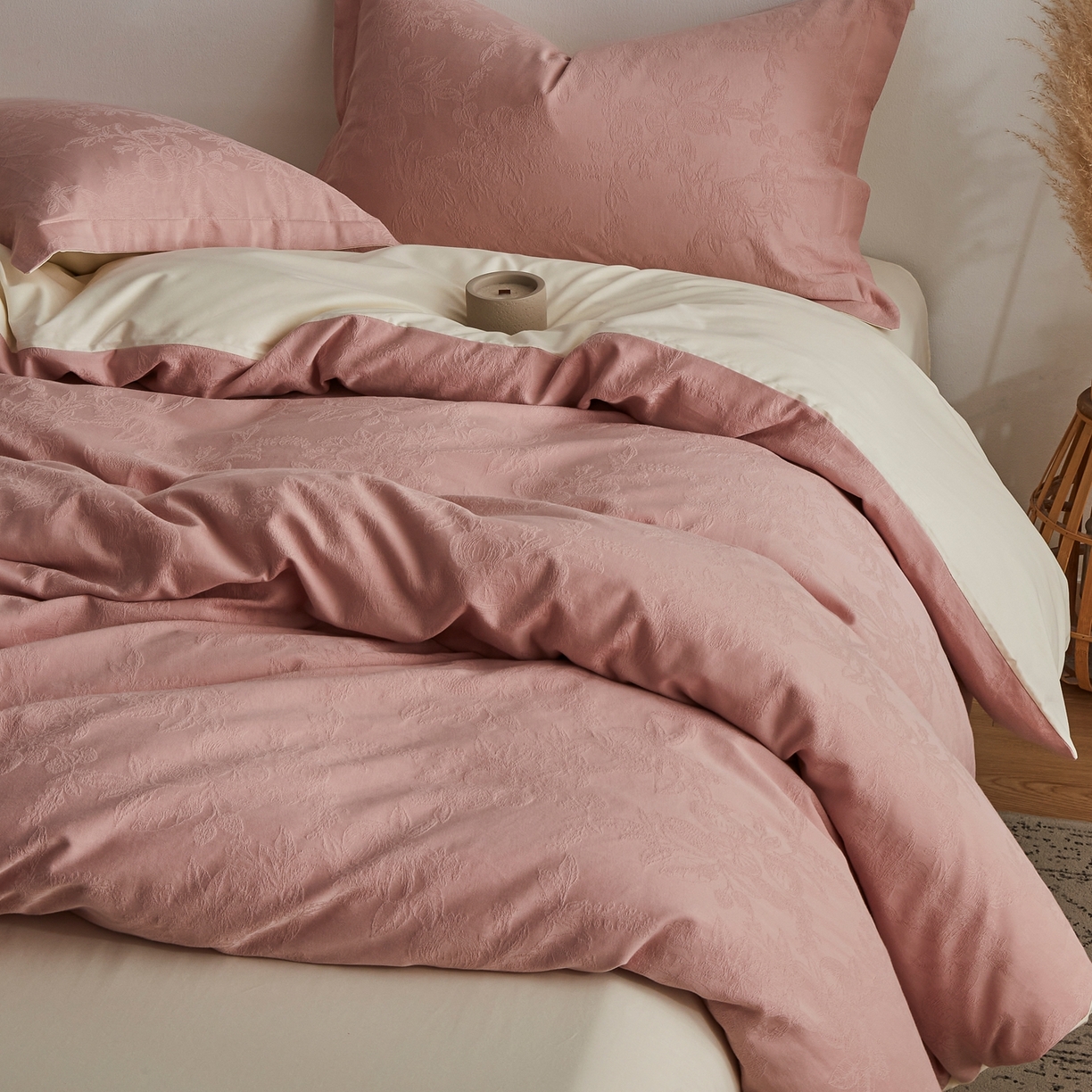 91家纺网 家纺一手货源 找家纺 顾家家居 2026新款AB面全棉厚织提花四件套 安岚-桃夭