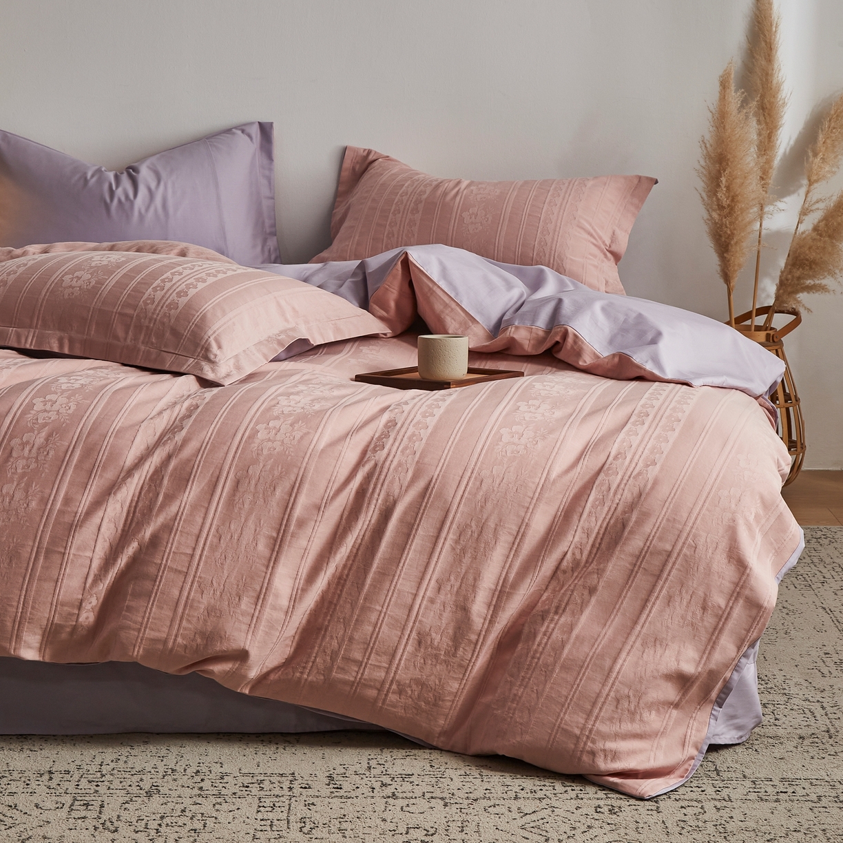 91家纺网 家纺一手货源 找家纺 顾家家居 2026新款AB面全棉厚织提花四件套 朝华-桃夭