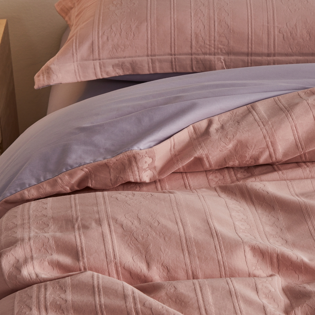 91家纺网 家纺一手货源 找家纺 顾家家居 2026新款AB面全棉厚织提花四件套 朝华-桃夭