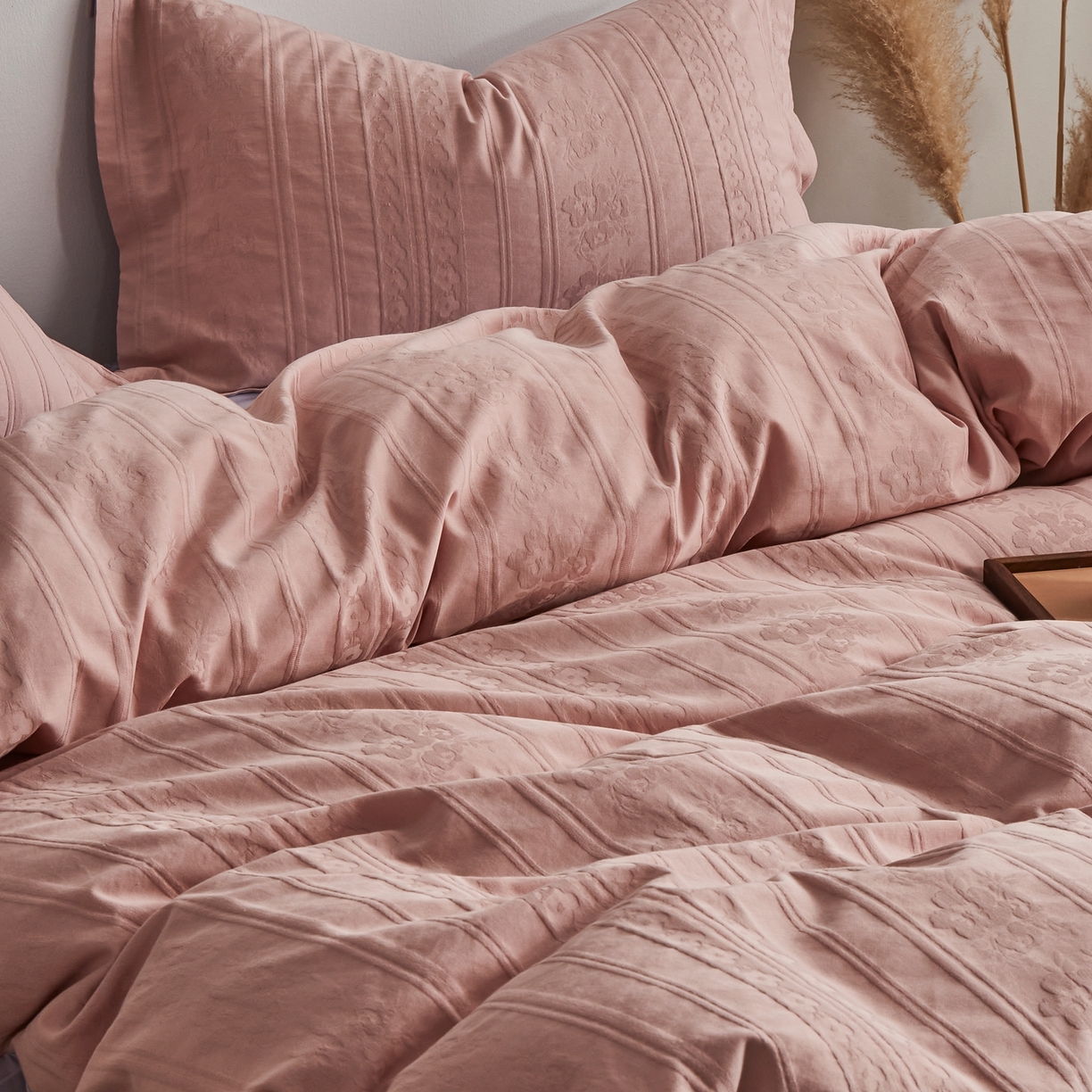 91家纺网 家纺一手货源 找家纺 顾家家居 2026新款AB面全棉厚织提花四件套 朝华-桃夭