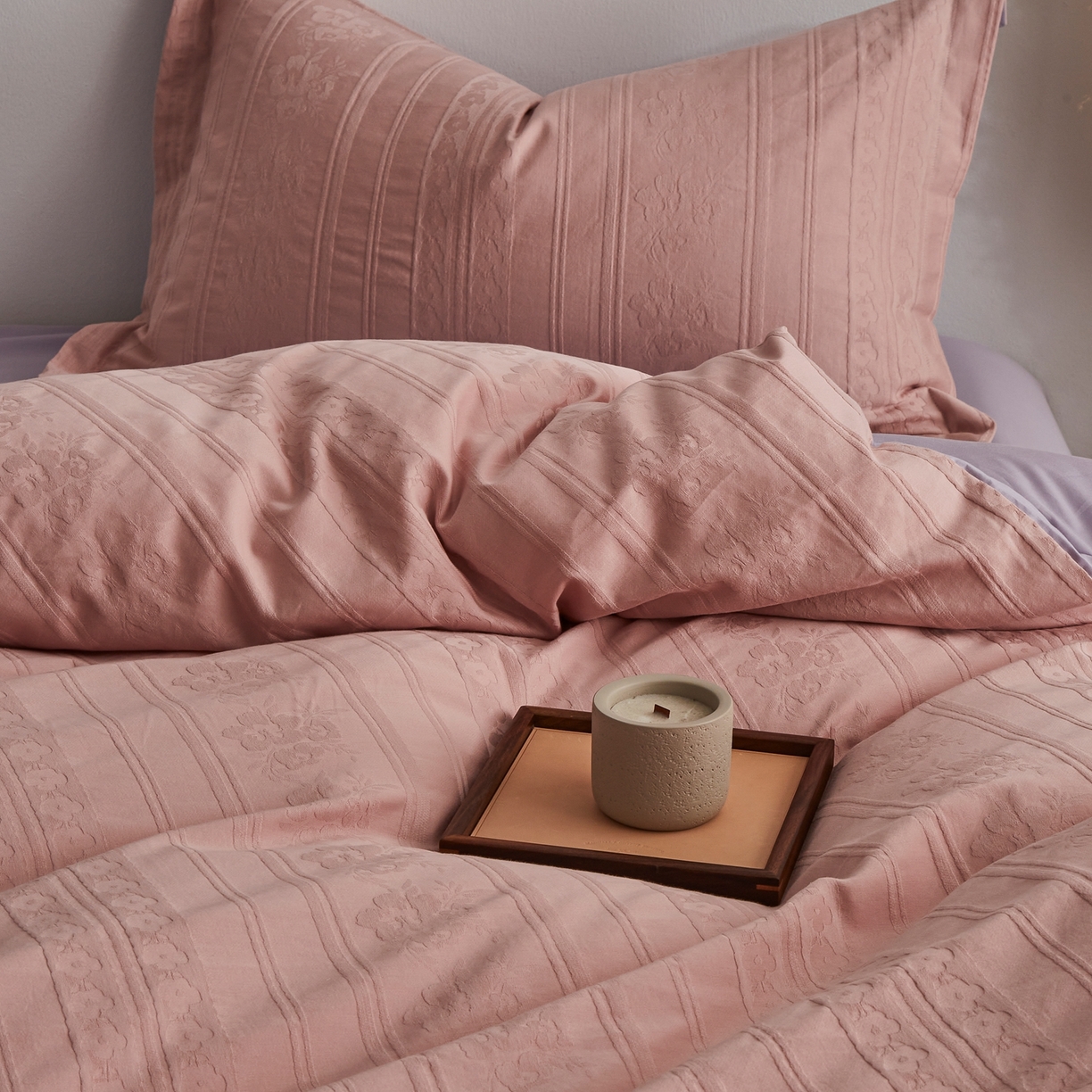 91家纺网 家纺一手货源 找家纺 顾家家居 2026新款AB面全棉厚织提花四件套 朝华-桃夭