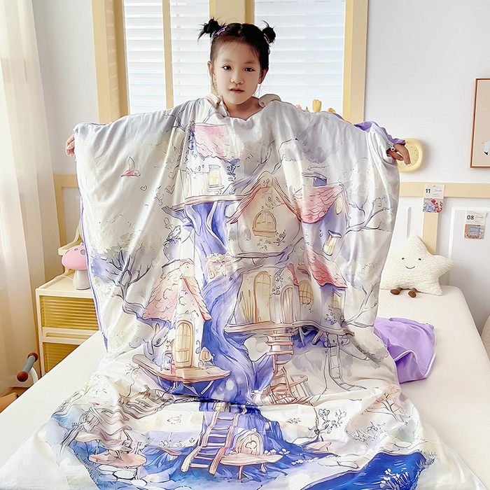 91家纺网 家纺一手货源 找家纺 萌朵防踢被 2025新款童话系列纯棉数码印花防踢被 奇妙树屋