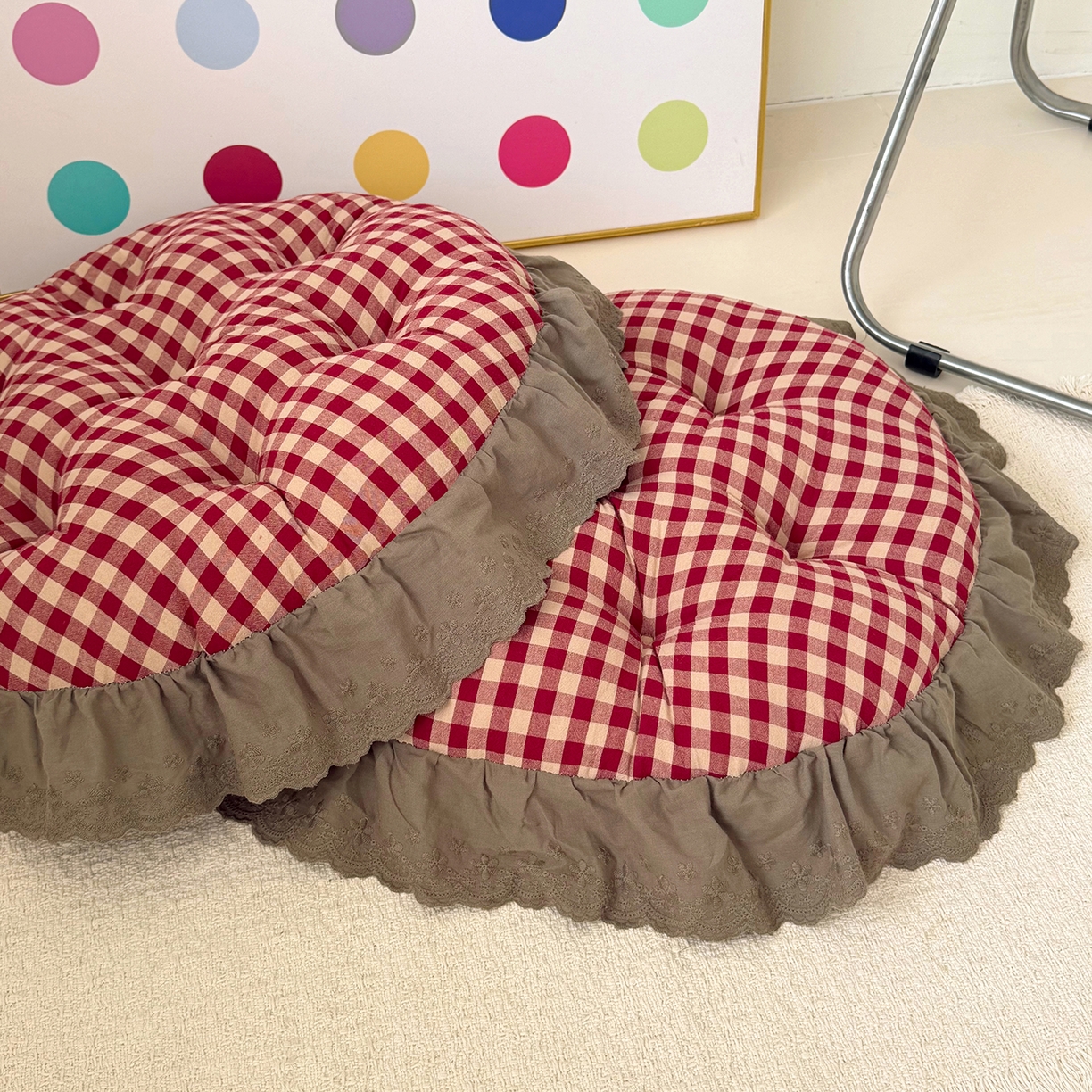 91家纺网 家纺一手货源 找家纺 座享家 2026新款全棉色织大花边蒲团 红格