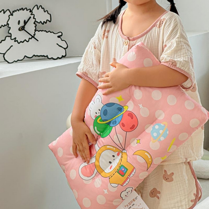 91家纺网 家纺一手货源 找家纺 暖羽屋羽绒馆 2026新款婴幼儿枕芯 学生枕头 小枕头30-50cm 小宝宝小朋友枕芯 梦想星球