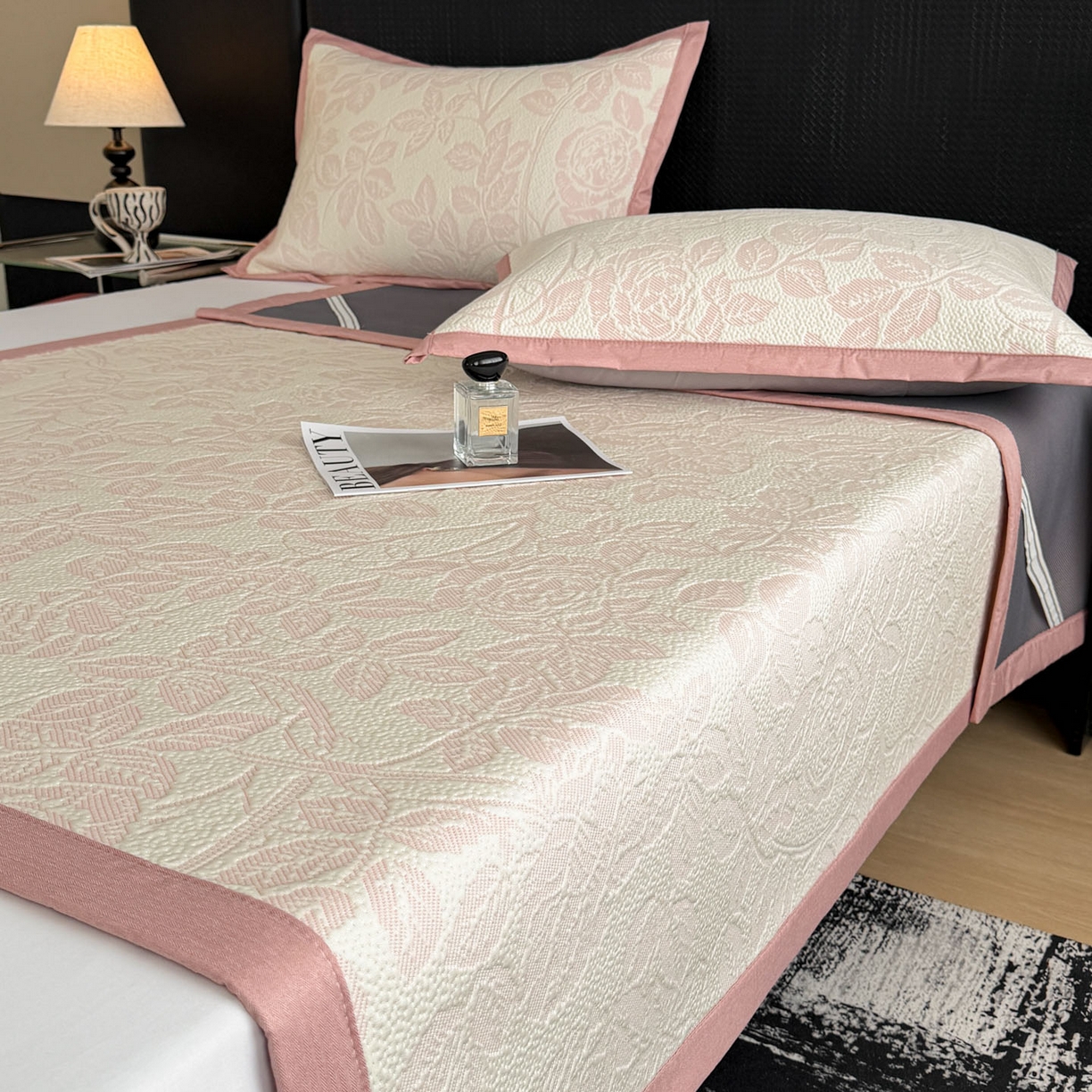 91家纺网 家纺一手货源 找家纺 倾慕家纺 2026新款立体提花冰豆豆凉席 花意浓粉