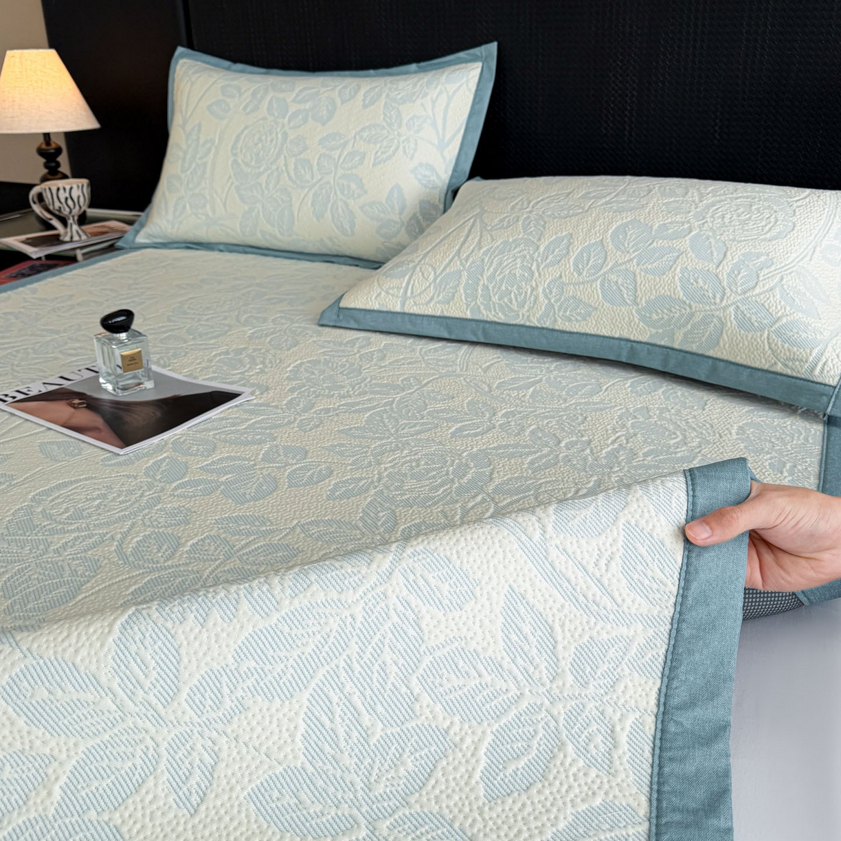 91家纺网 家纺一手货源 找家纺 倾慕家纺 2026新款立体提花冰豆豆凉席 花意浓蓝