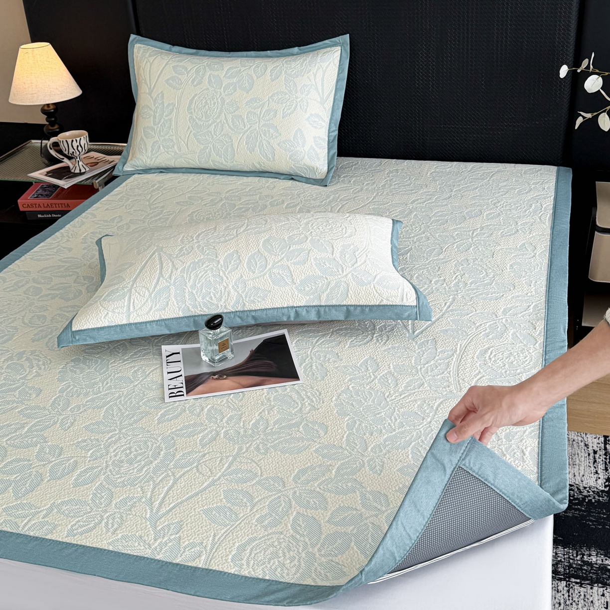 91家纺网 家纺一手货源 找家纺 倾慕家纺 2026新款立体提花冰豆豆凉席 花意浓蓝