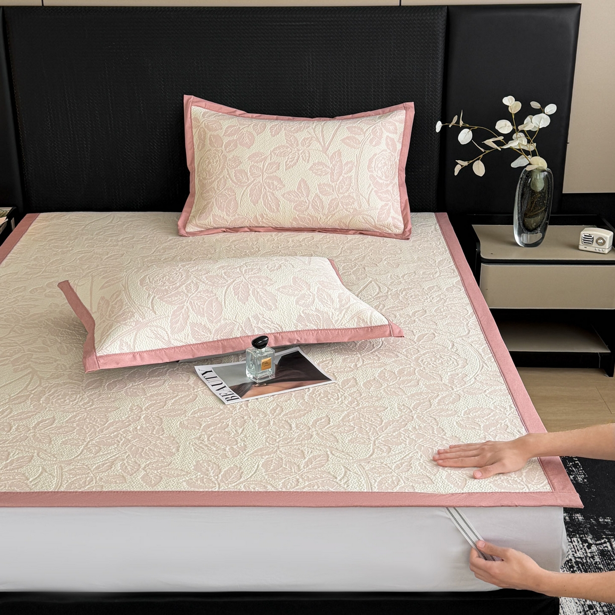 91家纺网 家纺一手货源 找家纺 倾慕家纺 2026新款立体提花冰豆豆凉席 花意浓粉