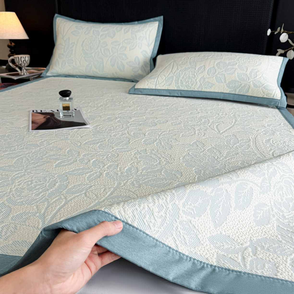 91家纺网 家纺一手货源 找家纺 倾慕家纺 2026新款立体提花冰豆豆凉席 花意浓蓝