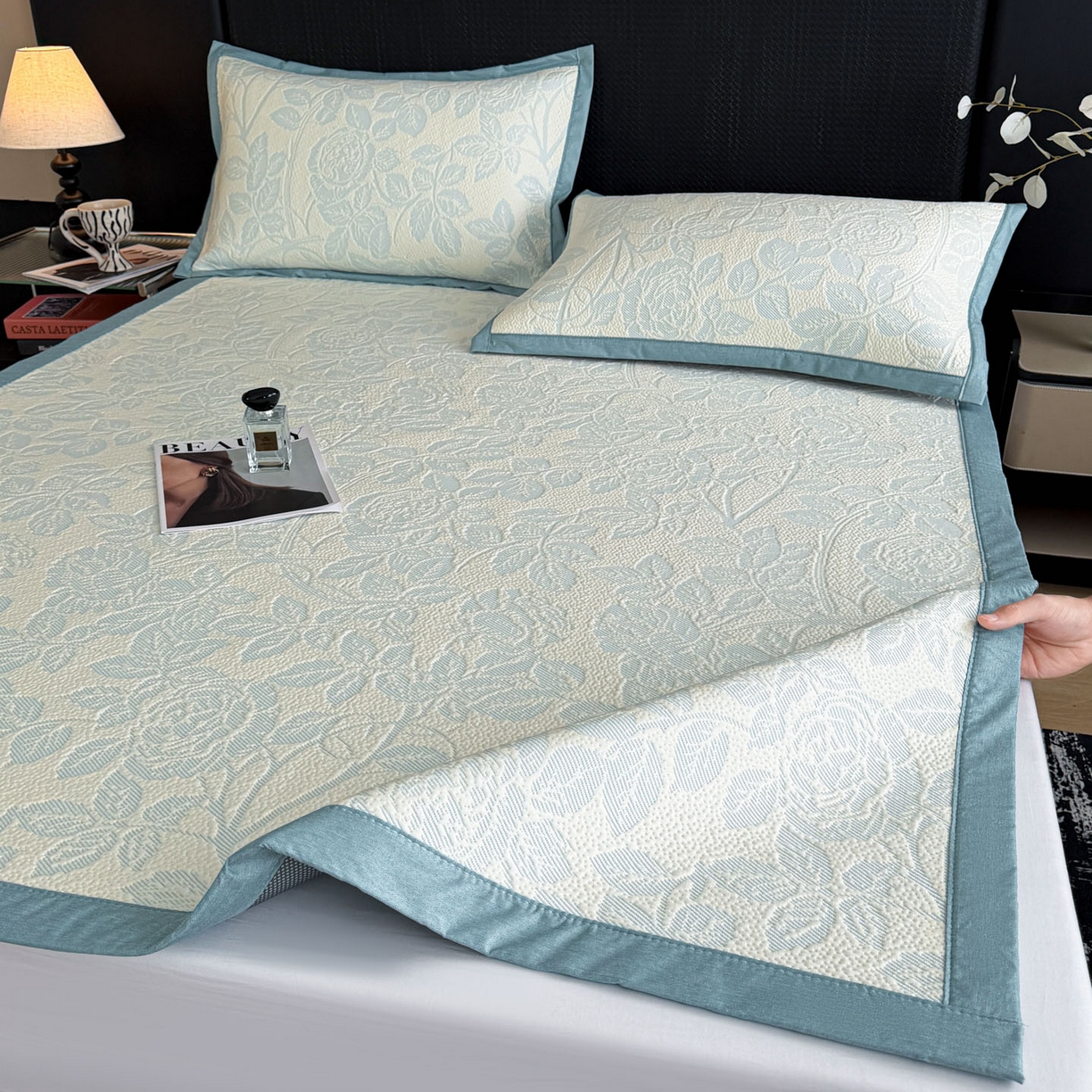 91家纺网 家纺一手货源 找家纺 倾慕家纺 2026新款立体提花冰豆豆凉席 花意浓蓝