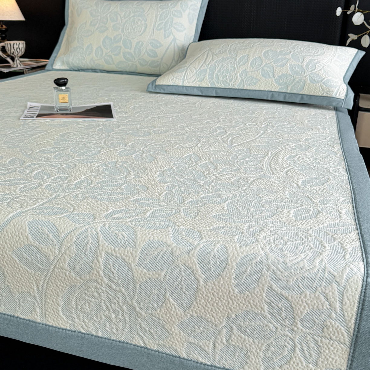 91家纺网 家纺一手货源 找家纺 倾慕家纺 2026新款立体提花冰豆豆凉席 花意浓蓝