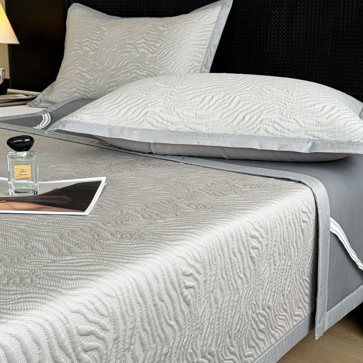 91家纺网 家纺一手货源 找家纺 倾慕家纺 2026新款立体提花冰豆豆凉席 山丘灰