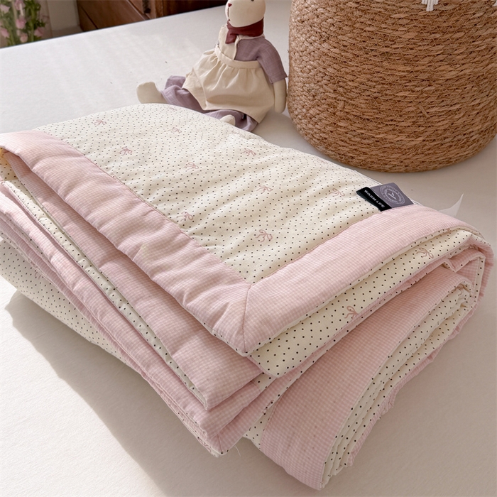 91家纺网 家纺一手货源 找家纺 暖生活 2026新款A类母婴级全棉双层纱夏被 粉黛蝴蝶结