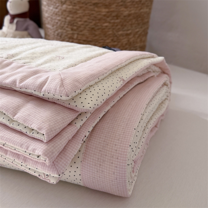 91家纺网 家纺一手货源 找家纺 暖生活 2026新款A类母婴级全棉双层纱夏被 粉黛蝴蝶结