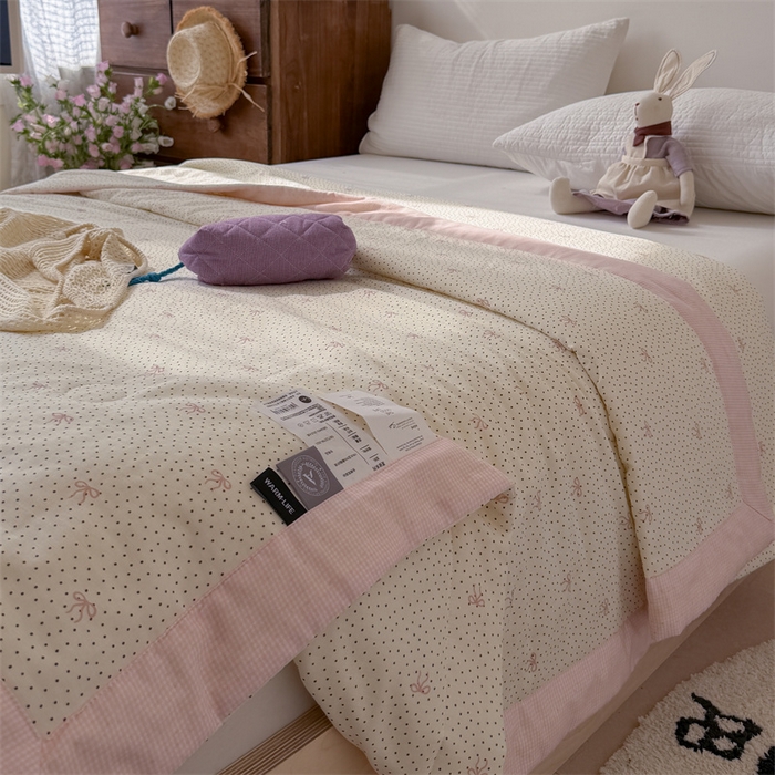 91家纺网 家纺一手货源 找家纺 暖生活 2026新款A类母婴级全棉双层纱夏被 粉黛蝴蝶结