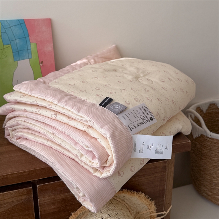 91家纺网 家纺一手货源 找家纺 暖生活 2026新款A类母婴级全棉双层纱夏被 波点凯蒂