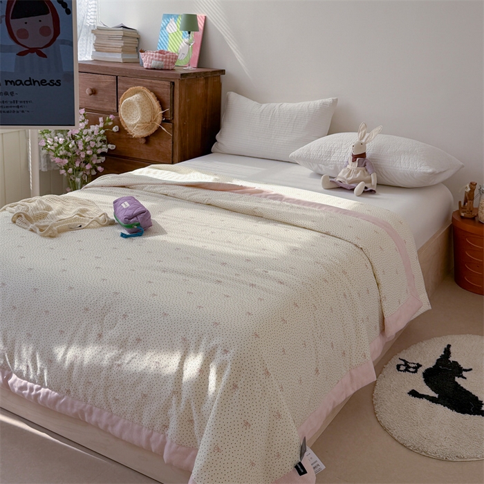 91家纺网 家纺一手货源 找家纺 暖生活 2026新款A类母婴级全棉双层纱夏被 粉黛蝴蝶结