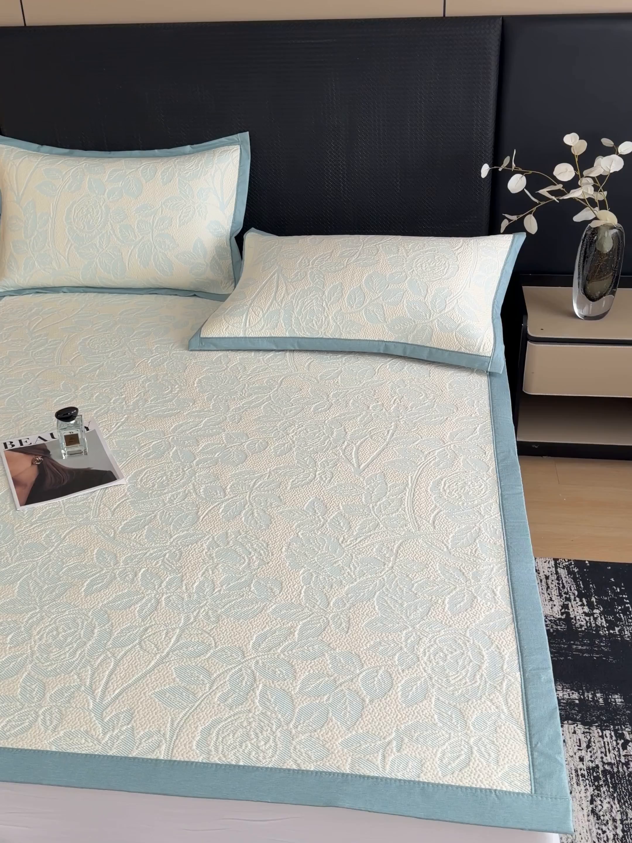 91家纺网 家纺一手货源 找家纺 倾慕家纺 2026新款立体提花冰豆豆凉席 花意浓蓝