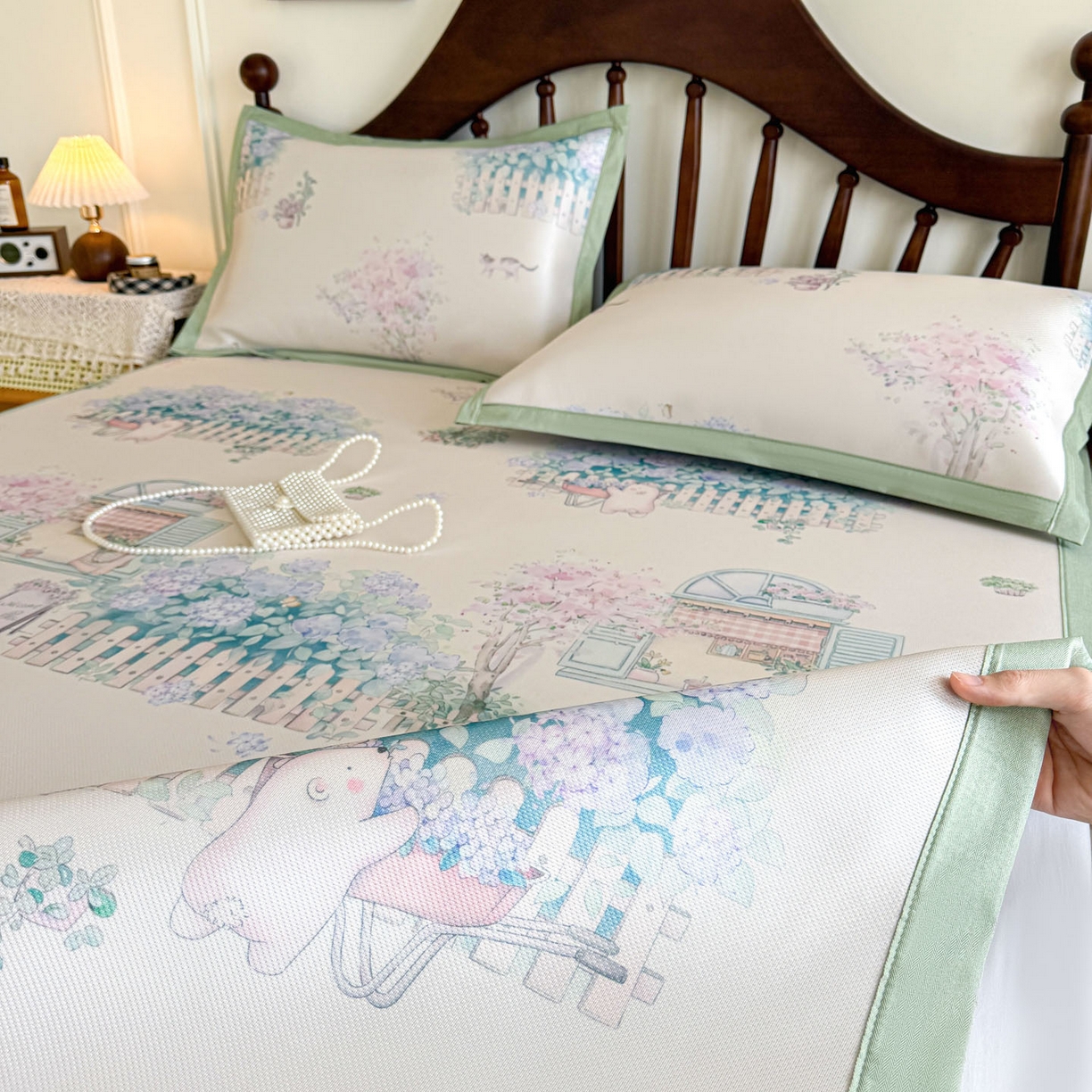 91家纺网 家纺一手货源 找家纺 倾慕家纺 2026新款A类数码印花冰泉丝凉席 鲜花小镇