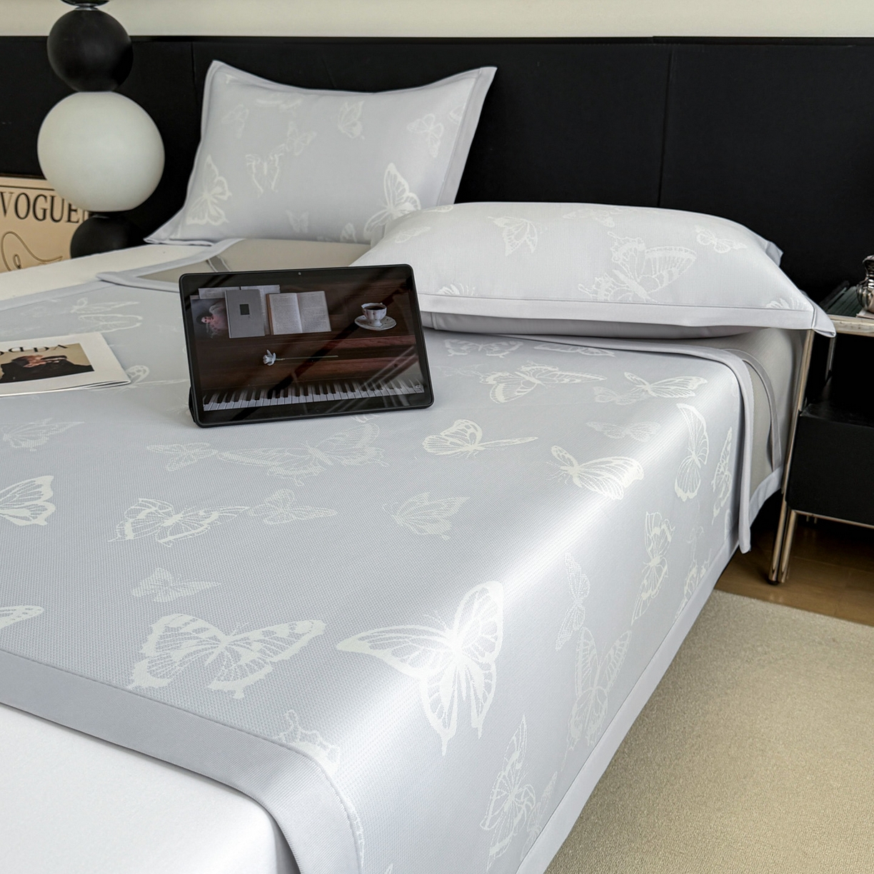 91家纺网 家纺一手货源 找家纺 倾慕家纺 2026新款PE50提花凉感冰丝凉席 简蝶蓝