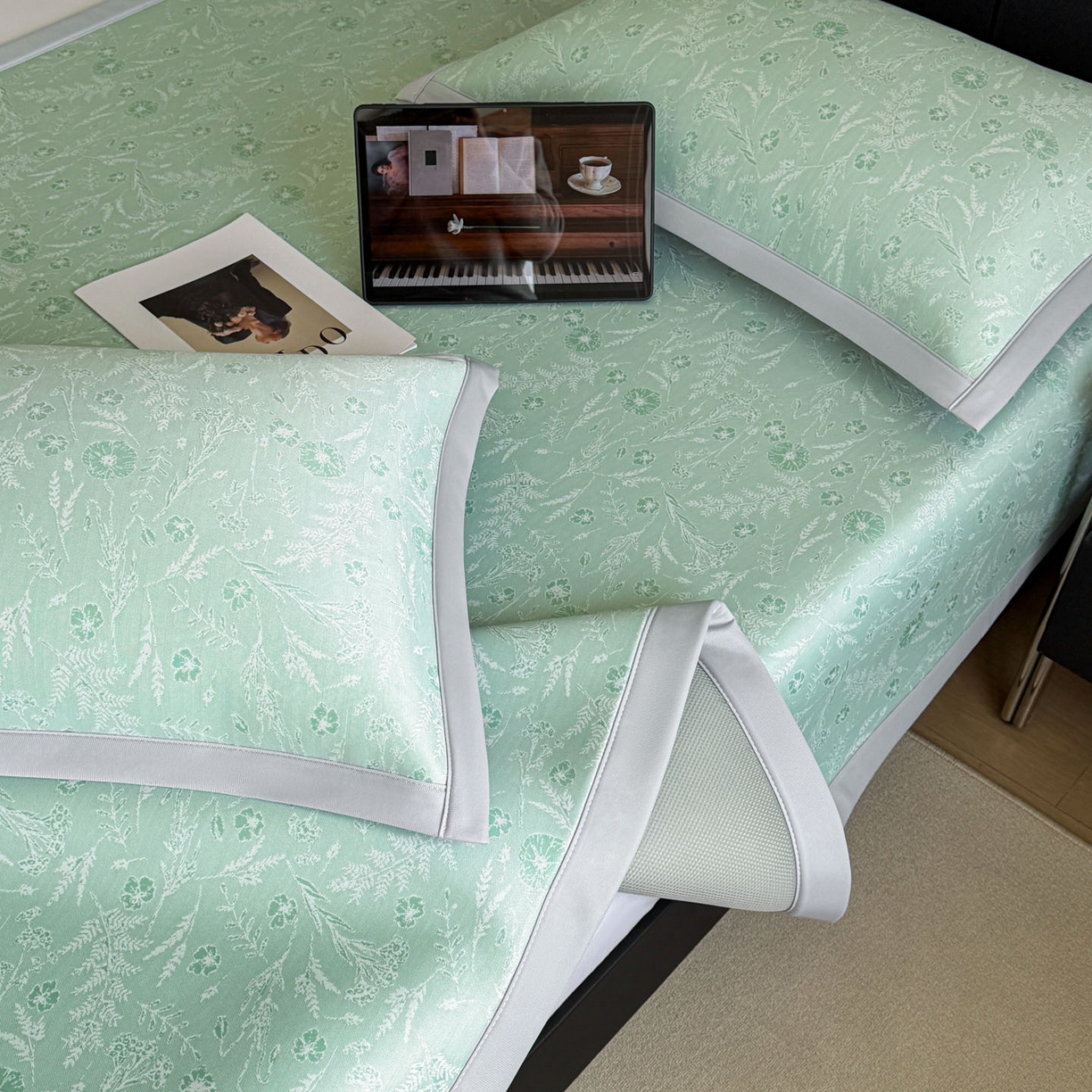 91家纺网 家纺一手货源 找家纺 倾慕家纺 2026新款PE50提花凉感冰丝凉席 花星点点绿