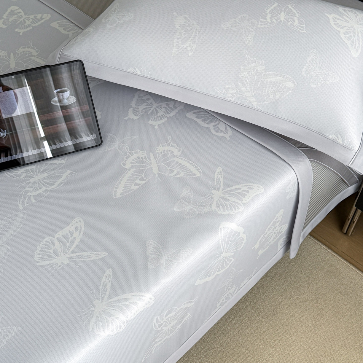 91家纺网 家纺一手货源 找家纺 倾慕家纺 2026新款PE50提花凉感冰丝凉席 简蝶蓝