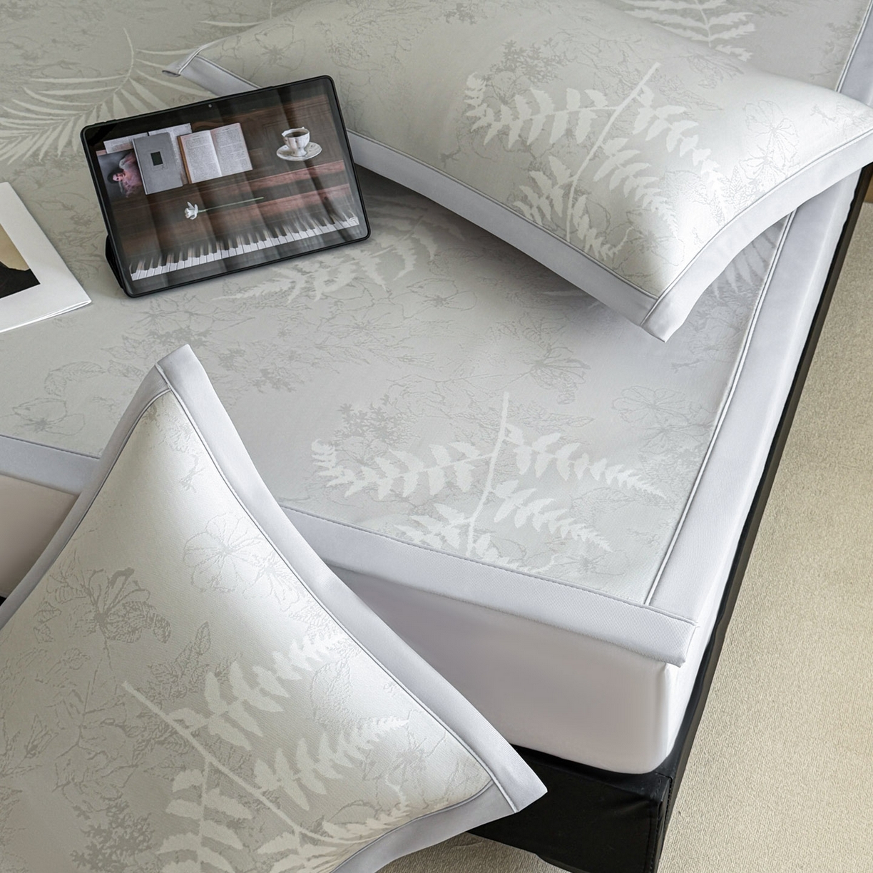 91家纺网 家纺一手货源 找家纺 倾慕家纺 2026新款PE50提花凉感冰丝凉席 叶繁灰