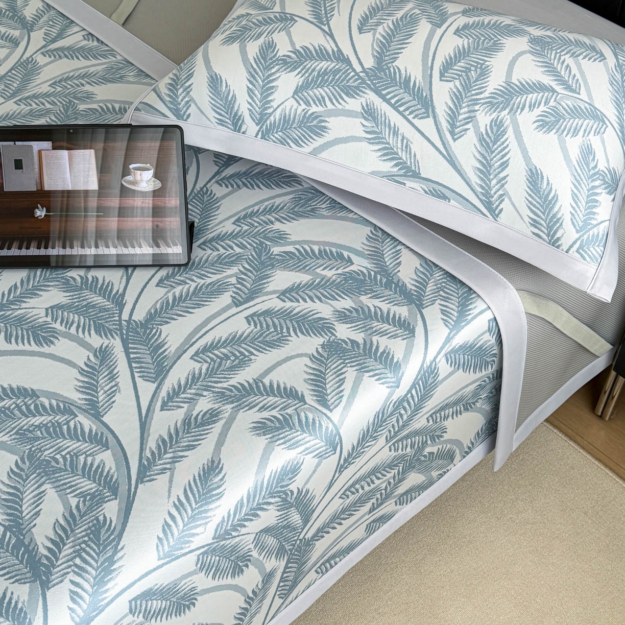 91家纺网 家纺一手货源 找家纺 倾慕家纺 2026新款PE50提花凉感冰丝凉席 针叶蓝