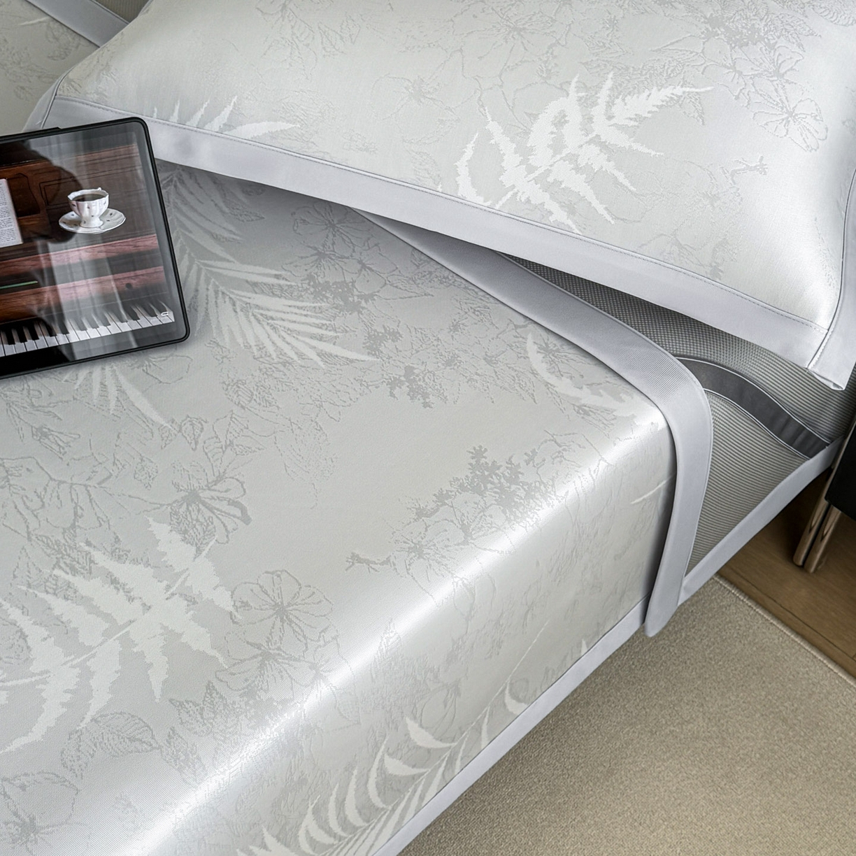 91家纺网 家纺一手货源 找家纺 倾慕家纺 2026新款PE50提花凉感冰丝凉席 叶繁灰