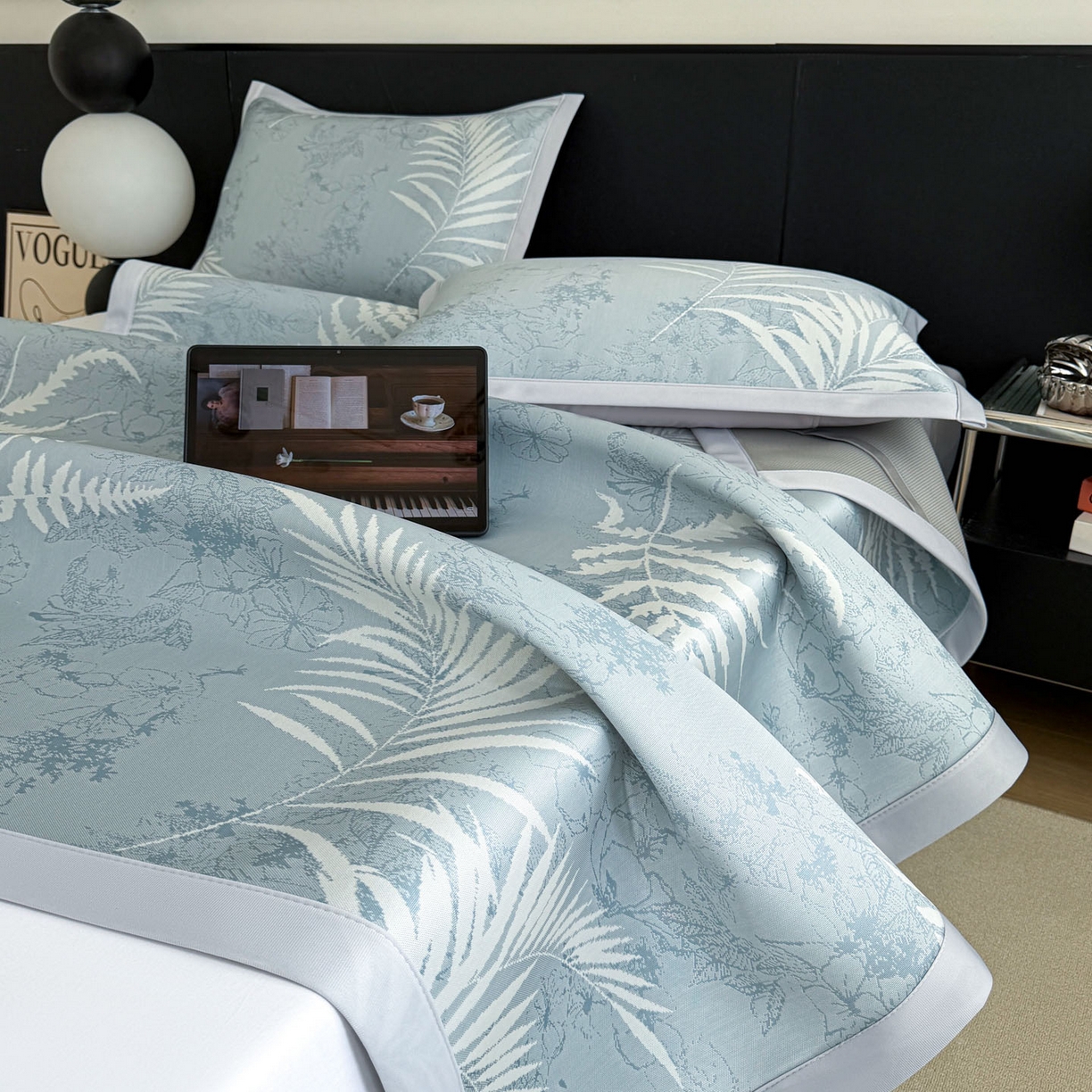 91家纺网 家纺一手货源 找家纺 倾慕家纺 2026新款PE50提花凉感冰丝凉席 叶繁蓝