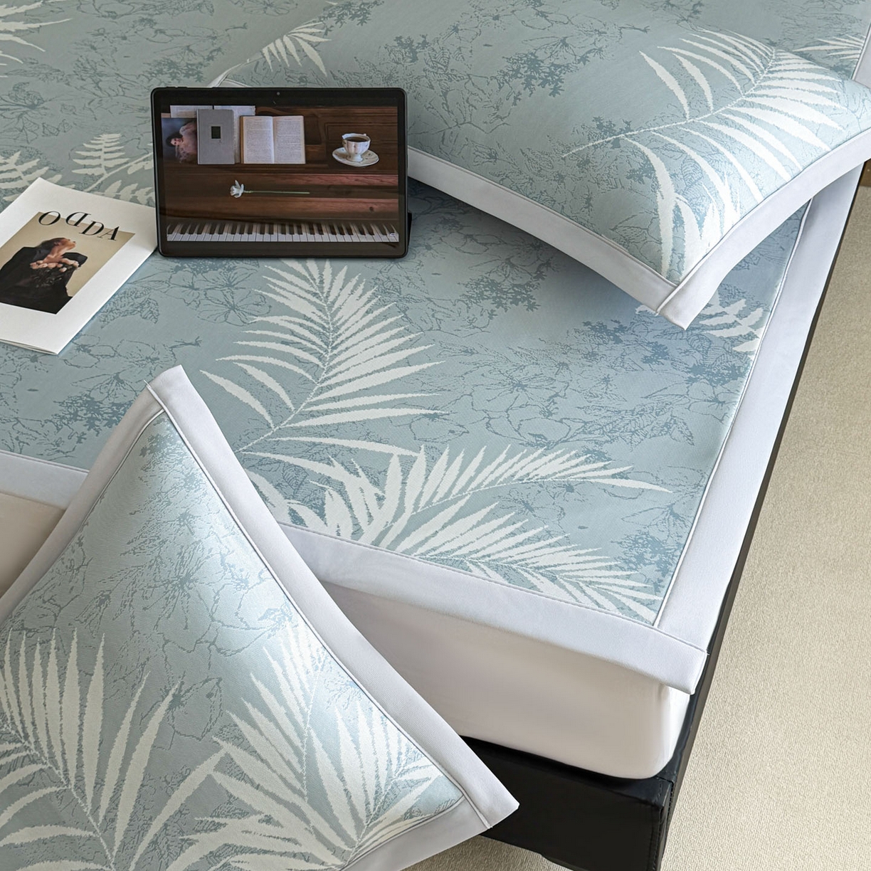 91家纺网 家纺一手货源 找家纺 倾慕家纺 2026新款PE50提花凉感冰丝凉席 叶繁蓝