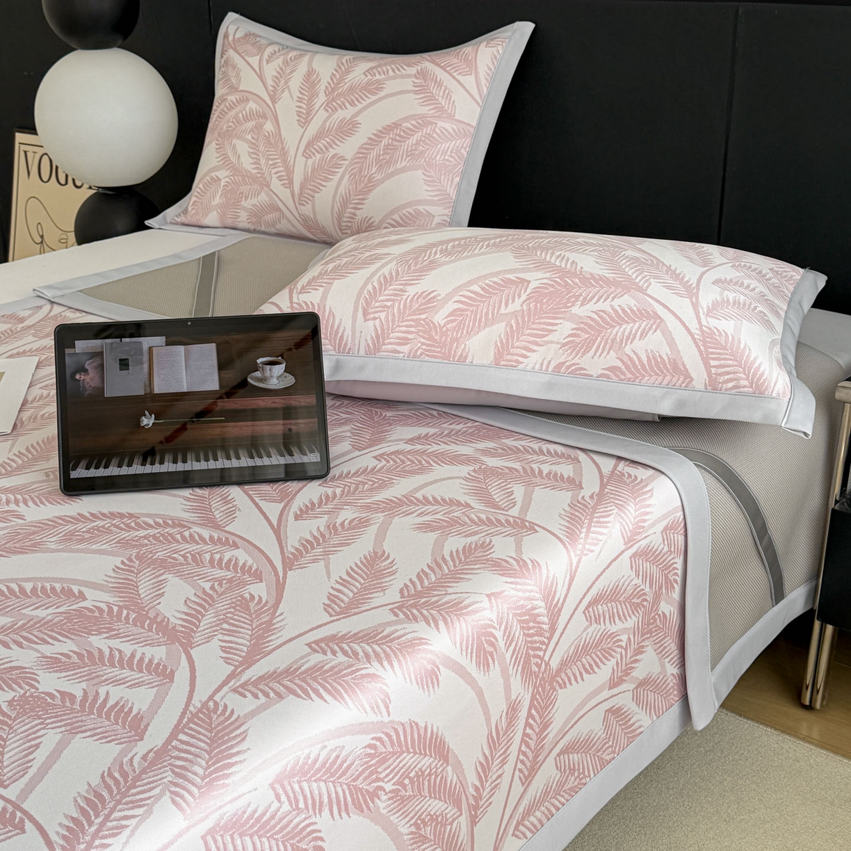 91家纺网 家纺一手货源 找家纺 倾慕家纺 2026新款PE50提花凉感冰丝凉席 针叶粉